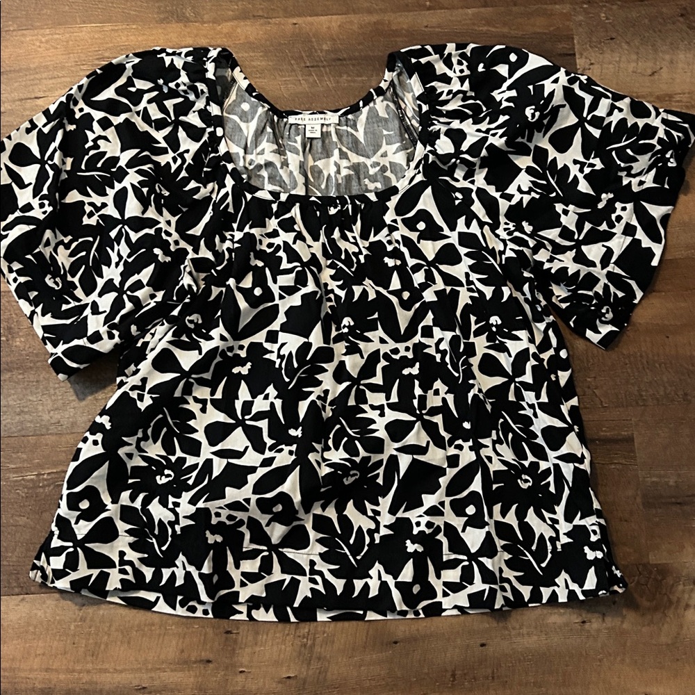 Free Assembly Womens Square Neck Top Short Sleeves black White Medium floral